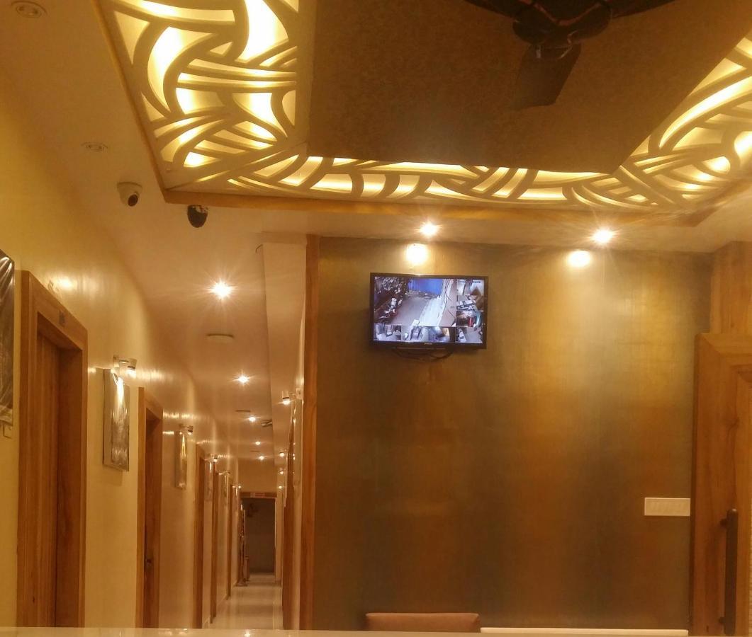 Hotel Sun City Near Saifee Hospital And Hn Reliance Mumbai Bagian luar foto